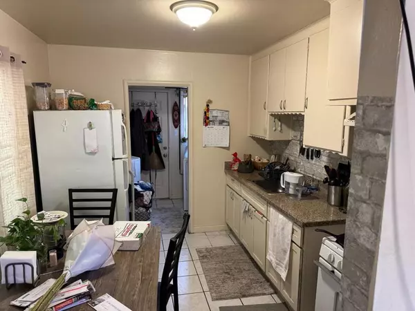 Redwood City, CA 94063,934 7th AVE