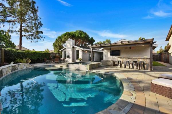562 Seahorse LN, Redwood City, CA 94065