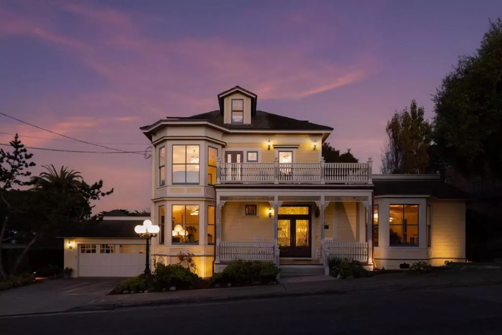 Pacific Grove, CA 93950,131 7th ST