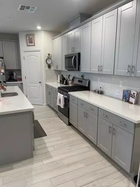 Hollister, CA 95023,2001 Wildflower DR