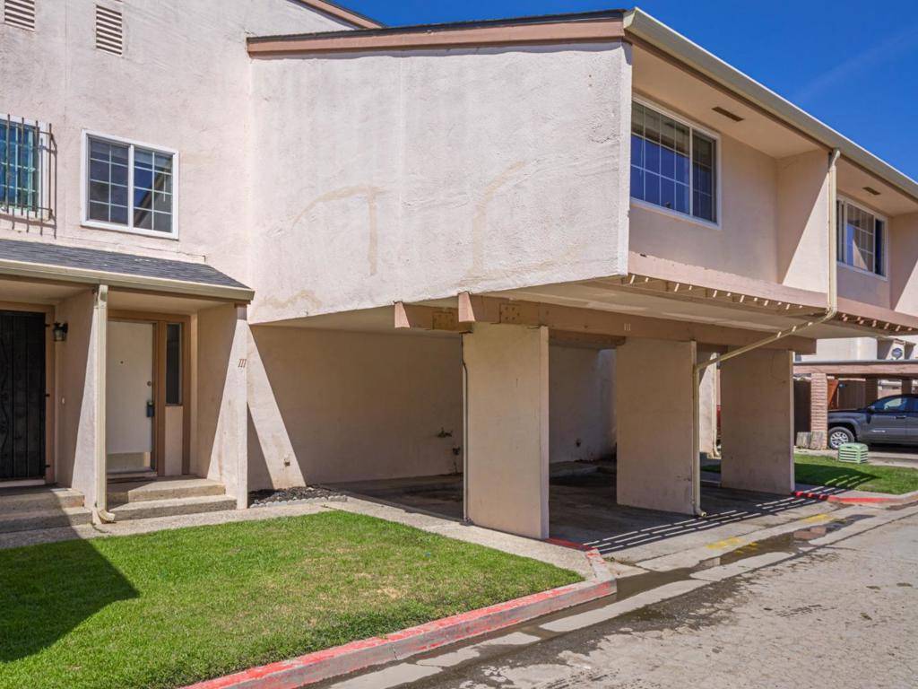 Salinas, CA 93905,914 Acosta Plaza #111