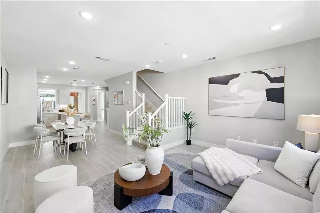Sunnyvale, CA 94085,815 Santa Cecilia TER