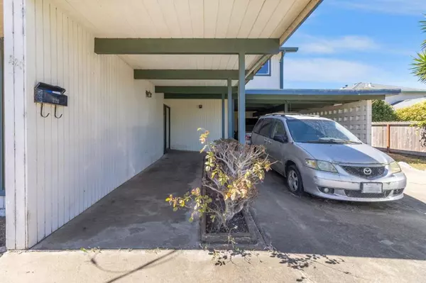 Marina, CA 93933,220 Mortimer LN