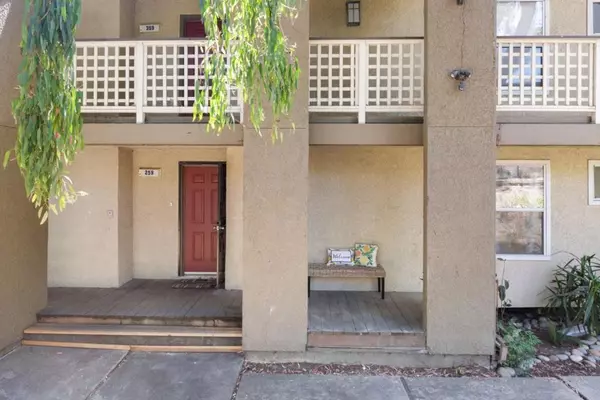 Hayward, CA 94544,680 Dartmore LN #259