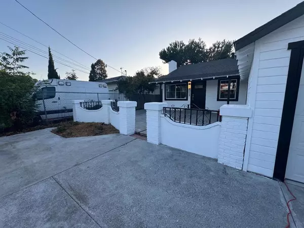 East Palo Alto, CA 94303,2112 Lincoln ST
