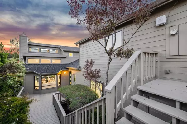 389 Avenue Granada, El Granada, CA 94018