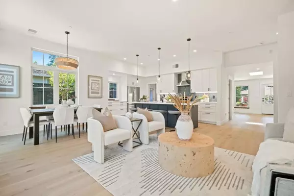 911 Peggy LN, Menlo Park, CA 94025