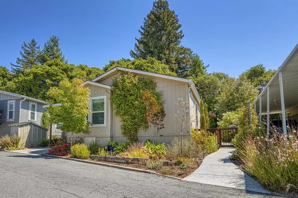 9 Oak Shadows LN, Aptos, CA 95003