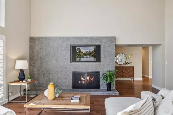 Orinda, CA 94563,404 Ridge Gate RD