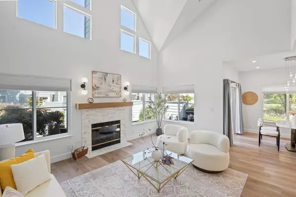 26 Binnacle LN, Foster City, CA 94404