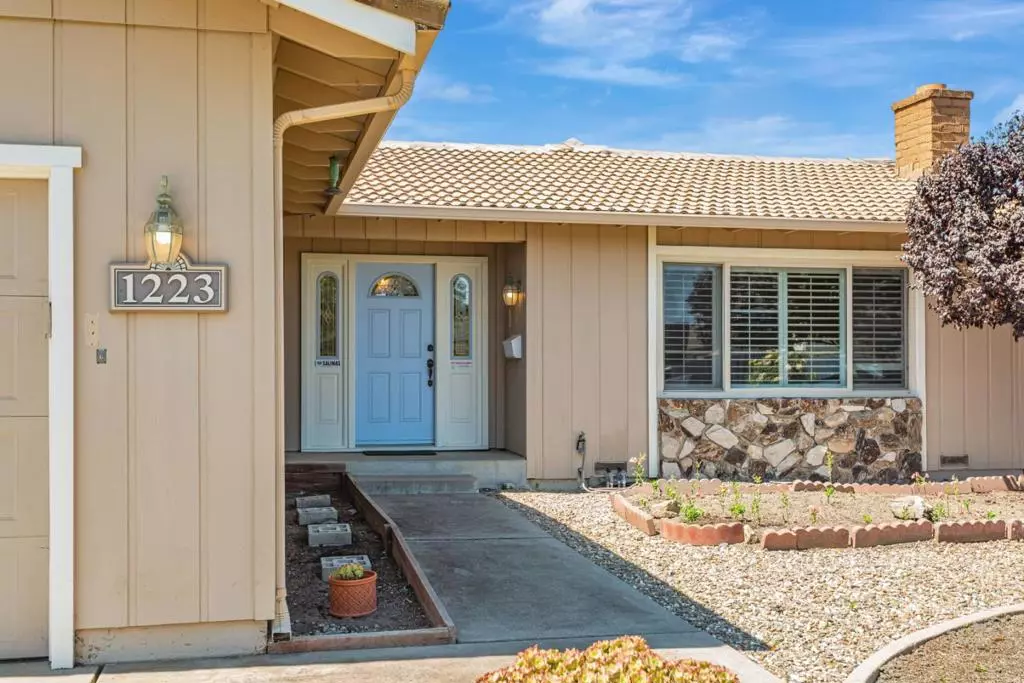 Salinas, CA 93901,1223 La Canada WAY