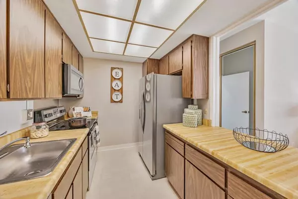 Burlingame, CA 94010,1427 Floribunda AVE #304