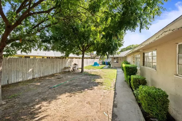 Fresno, CA 93703,2904 N First ST