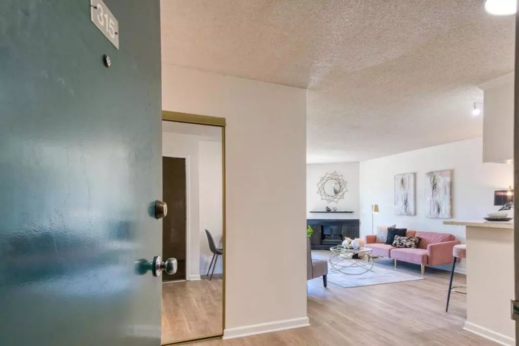 Daly City, CA 94015,376 Imperial WAY #315