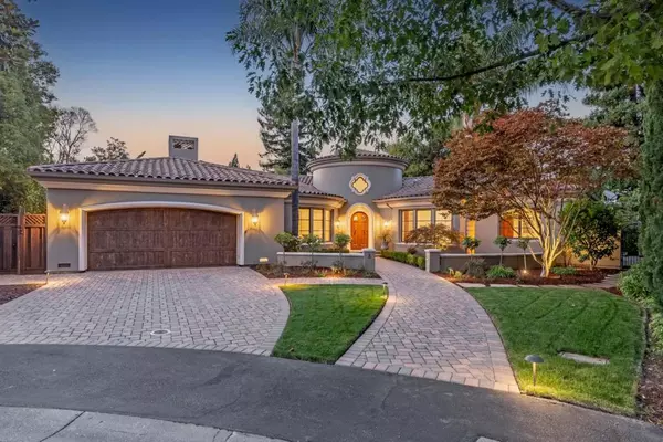 8 Reyna PL, Menlo Park, CA 94025