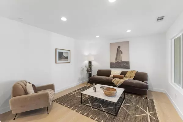 Menlo Park, CA 94025,331 Trenton WAY