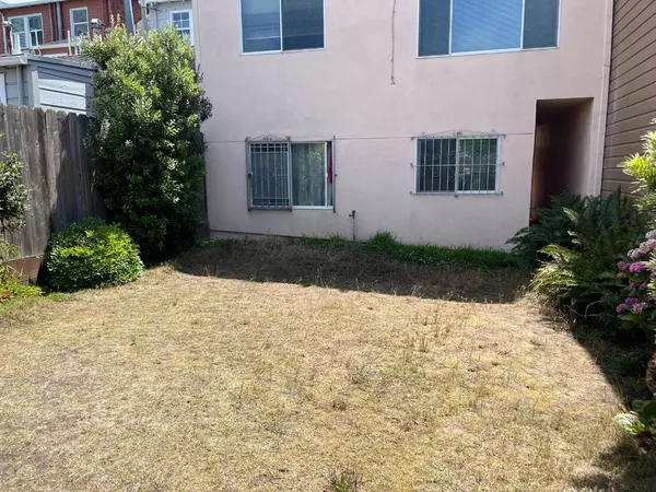 San Francisco, CA 94116,20282030 Taraval ST