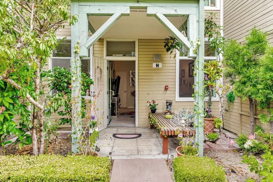 101 Blossom CIR #H, San Mateo, CA 94403