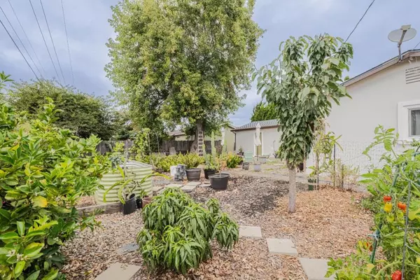 Salinas, CA 93906,734 Los Coches AVE