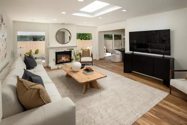 Los Altos, CA 94022,4 Bay Tree LN