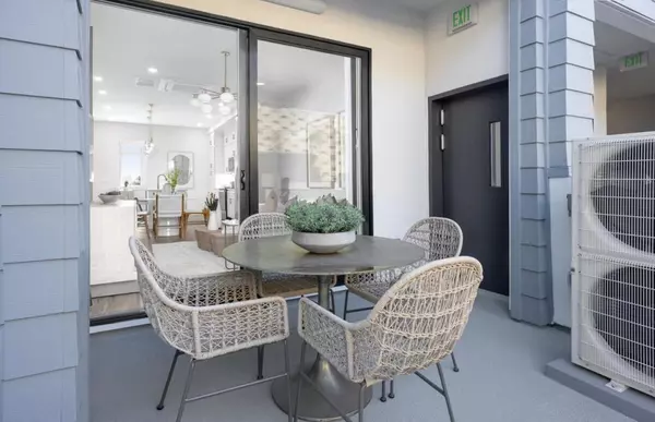 San Mateo, CA 94403,2419 Willow DR