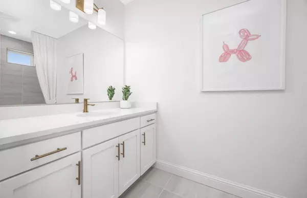 San Mateo, CA 94403,2419 Willow DR