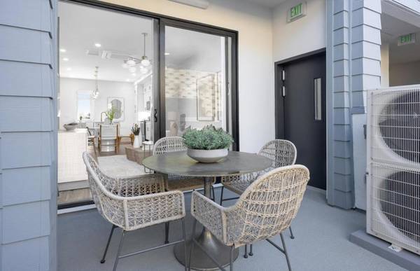 San Mateo, CA 94403,2419 Willow DR