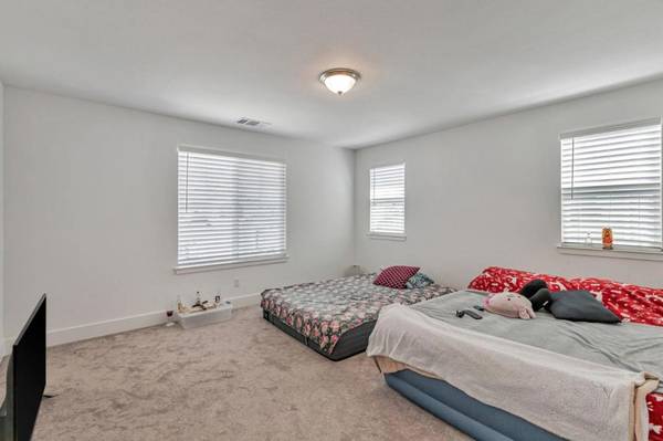 Hollister, CA 95023,1180 Cherry Peak WAY