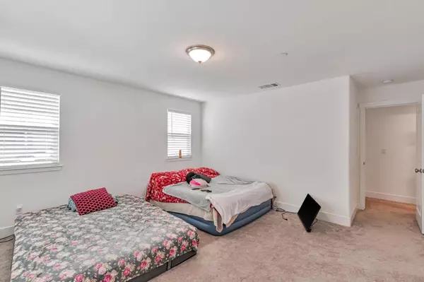 Hollister, CA 95023,1180 Cherry Peak WAY