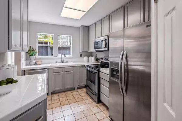 Menlo Park, CA 94025,2160 Santa Cruz AVE #22