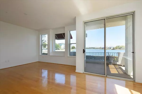 Redwood City, CA 94065,1000 Davit LN #106