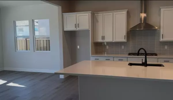 Manteca, CA 95337,2146 Vermentino ST