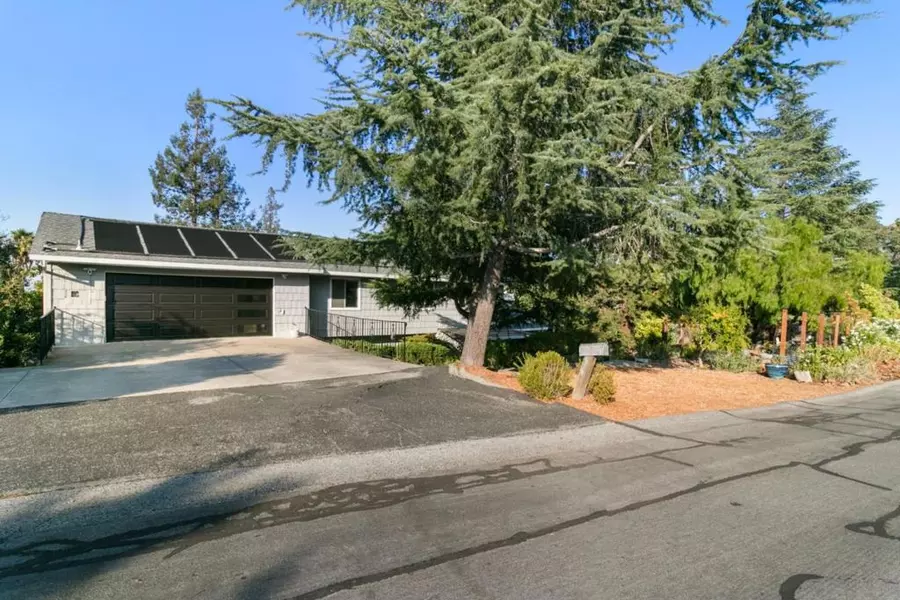 878 Hillcrest DR, Redwood City, CA 94062