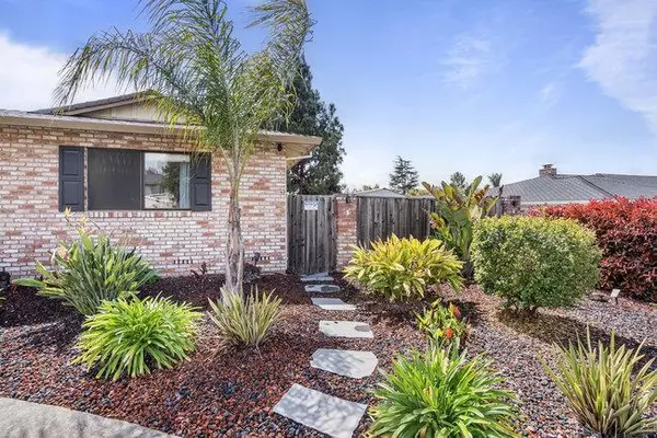 Hollister, CA 95023,725 Ridgemark DR