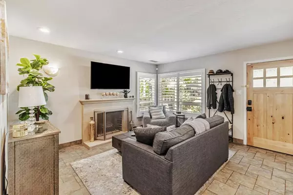Redwood City, CA 94063,112 F ST