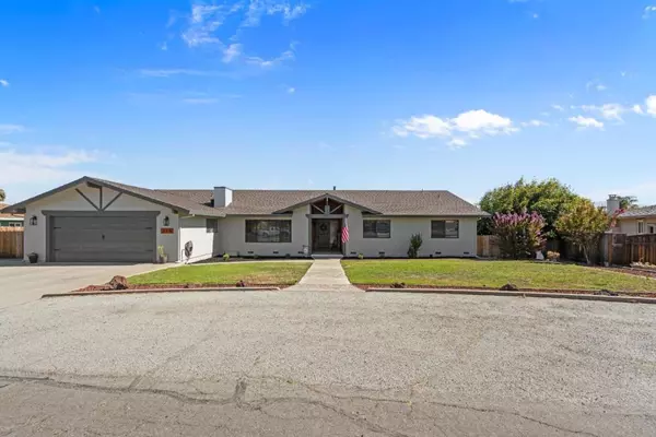 Hollister, CA 95023,215 Rays CIR