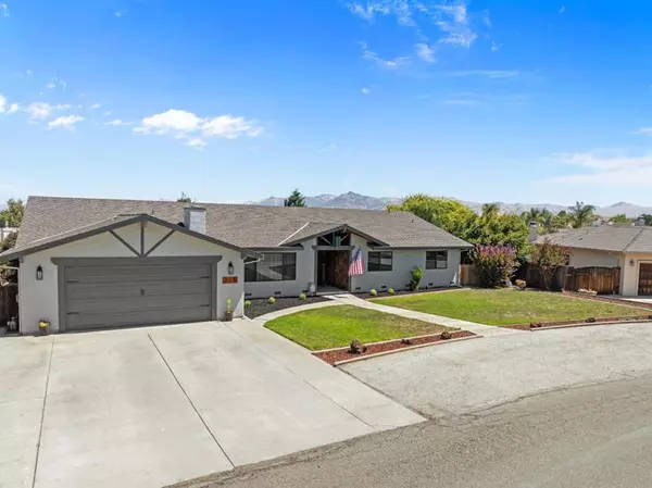 Hollister, CA 95023,215 Rays CIR