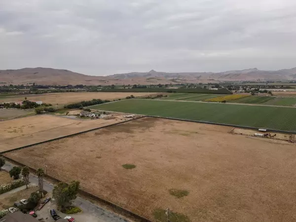 Hollister, CA 95023,0 Lovers LN