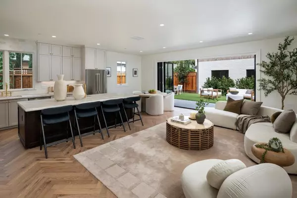 Palo Alto, CA 94301,162 Waverley ST