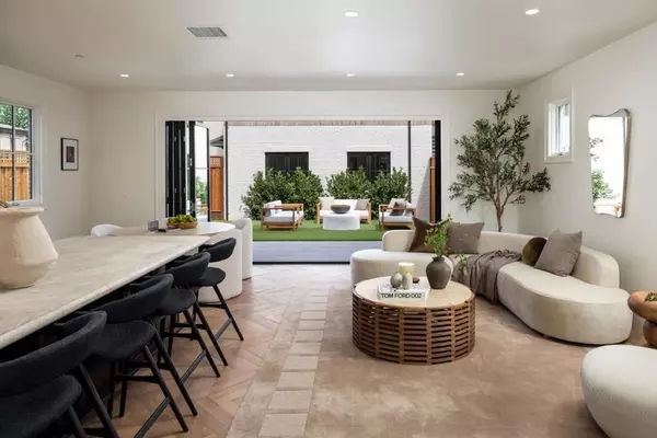 Palo Alto, CA 94301,162 Waverley ST