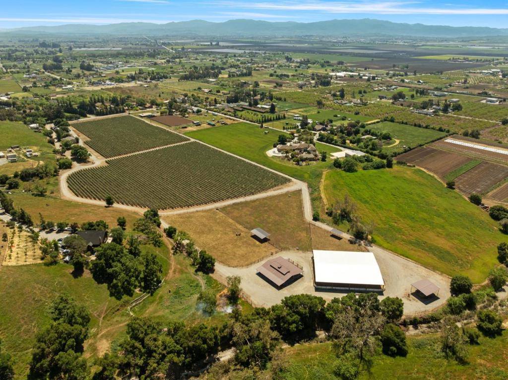 Hollister, CA 95023,804 Comstock RD