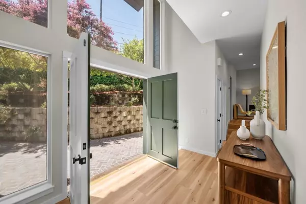 Redwood City, CA 94062,3554 Oak Knoll DR