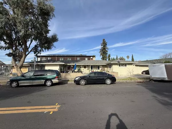 San Jose, CA 95110,896 S Almaden AVE