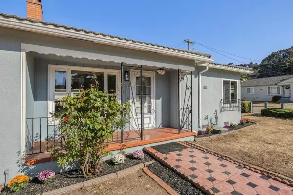 Hayward, CA 94542,882 Harder RD