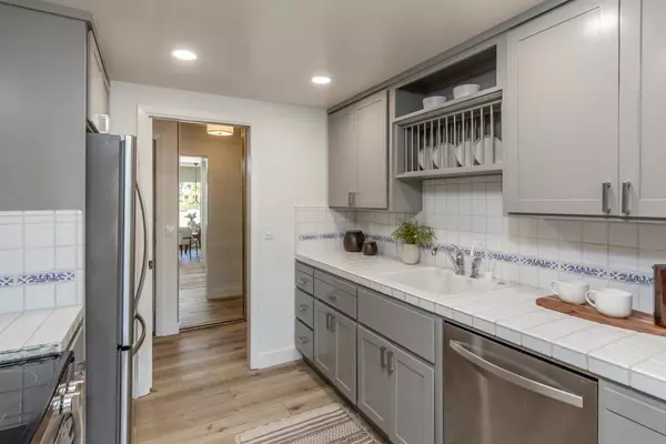 Los Altos, CA 94022,477 Lassen ST #9