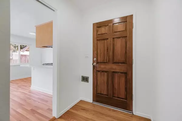 Salinas, CA 93901,148 Del Mar DR