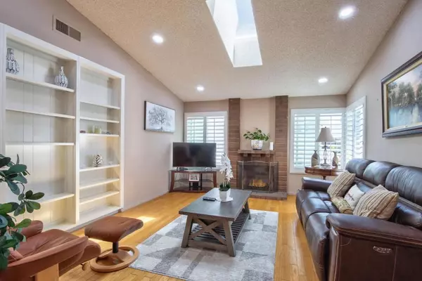 Oceanside, CA 92054,373 Mainsail RD