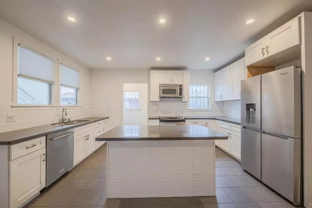 Oakland, CA 94609,4211 Martin Luther King Jr WAY