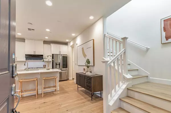 Sunnyvale, CA 94085,399 Charles Morris TER