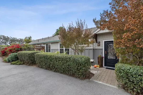 Half Moon Bay, CA 94019,484 Poplar ST